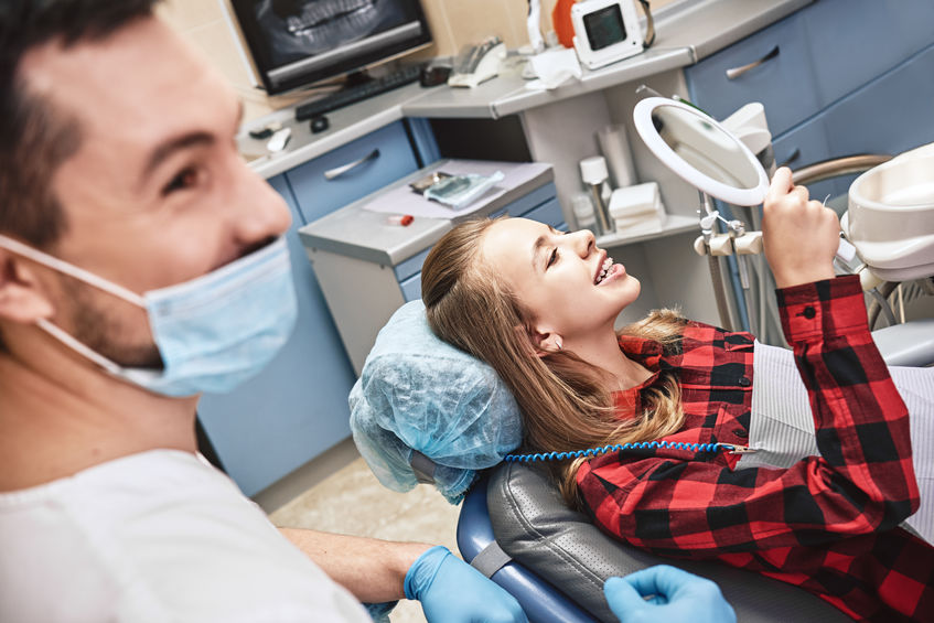 Scheduling wisdom teeth removals and other oral surgeries during the winter break from school allows kids to recoup before heading back to class.
