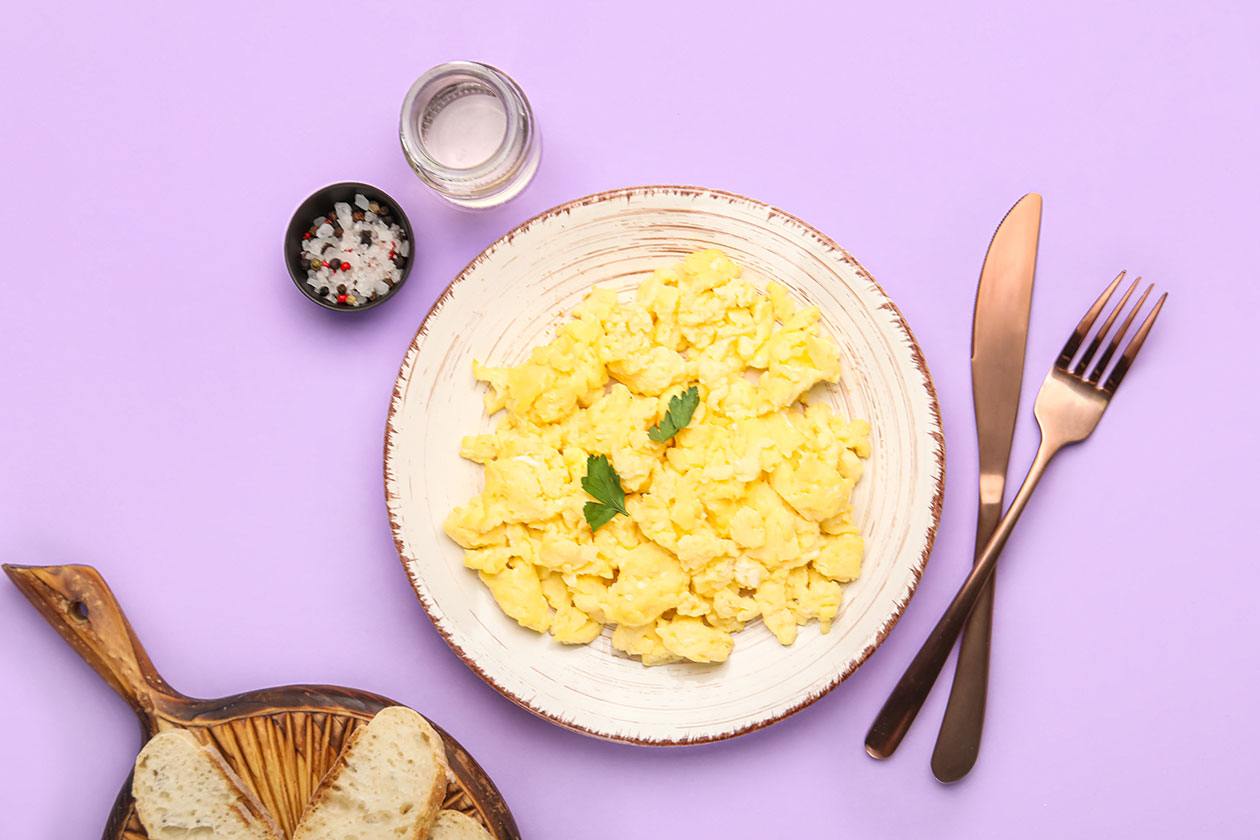 Scrambled eggs – protein-rich food to eat after dental surgery